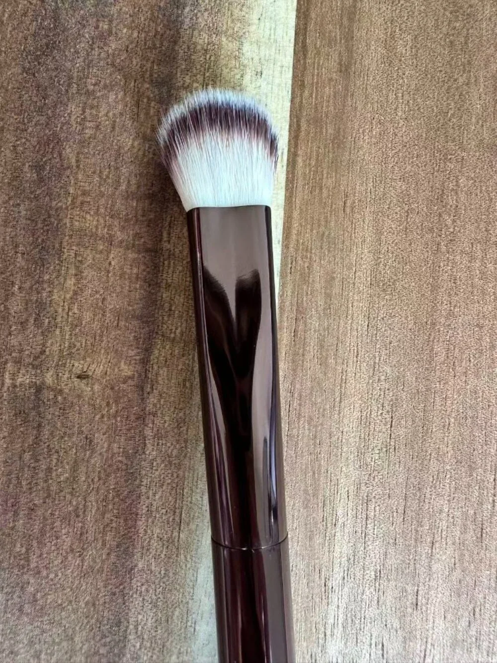 Hourglass Vanish Seamless Finish Concealer Brush